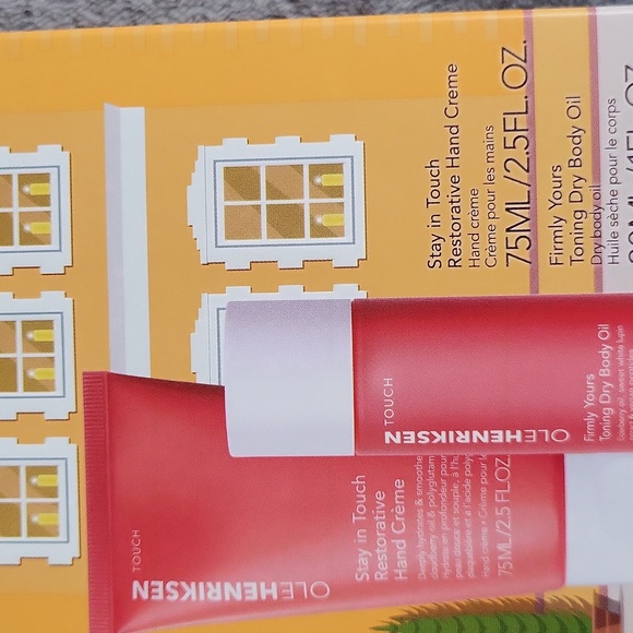 NIB Ole Henriksen Stay In Touch Restorative Hand Creme (Hygge Hotel) - Picture 8 of 11